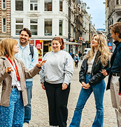 Leisure travellers in the city